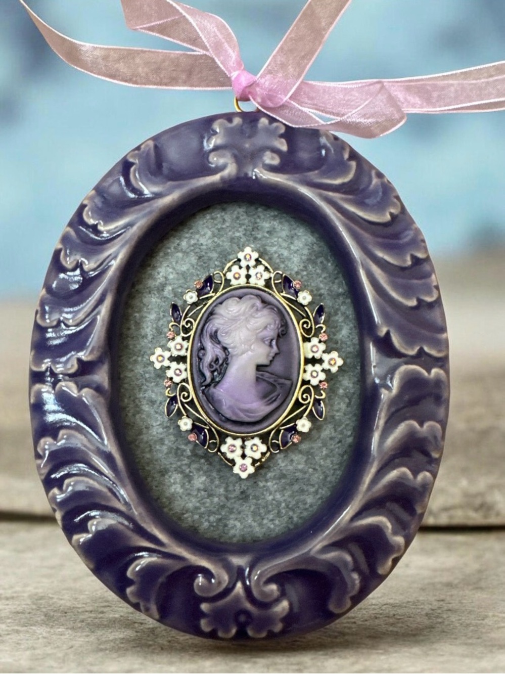 Vintage Style Purple Cameo Brooch Framed - Unbranded - Picture 1 of 2